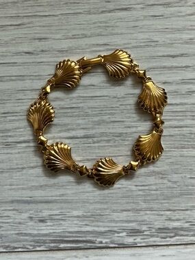 Avon Gold Shell Link Bracelet for Women